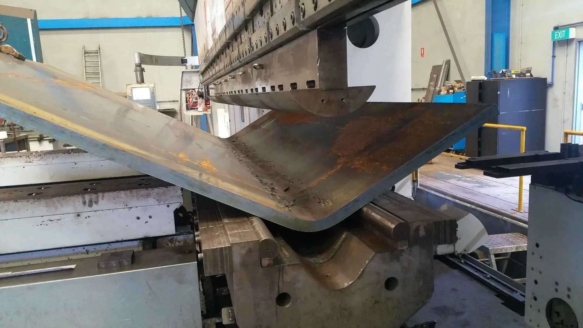 Гибка металла труба фторопластовая холодная от 20 до 48 мм